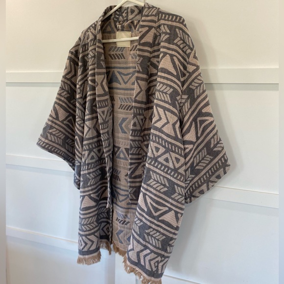 Begonville Cotton Shrug - Picture 2 of 11